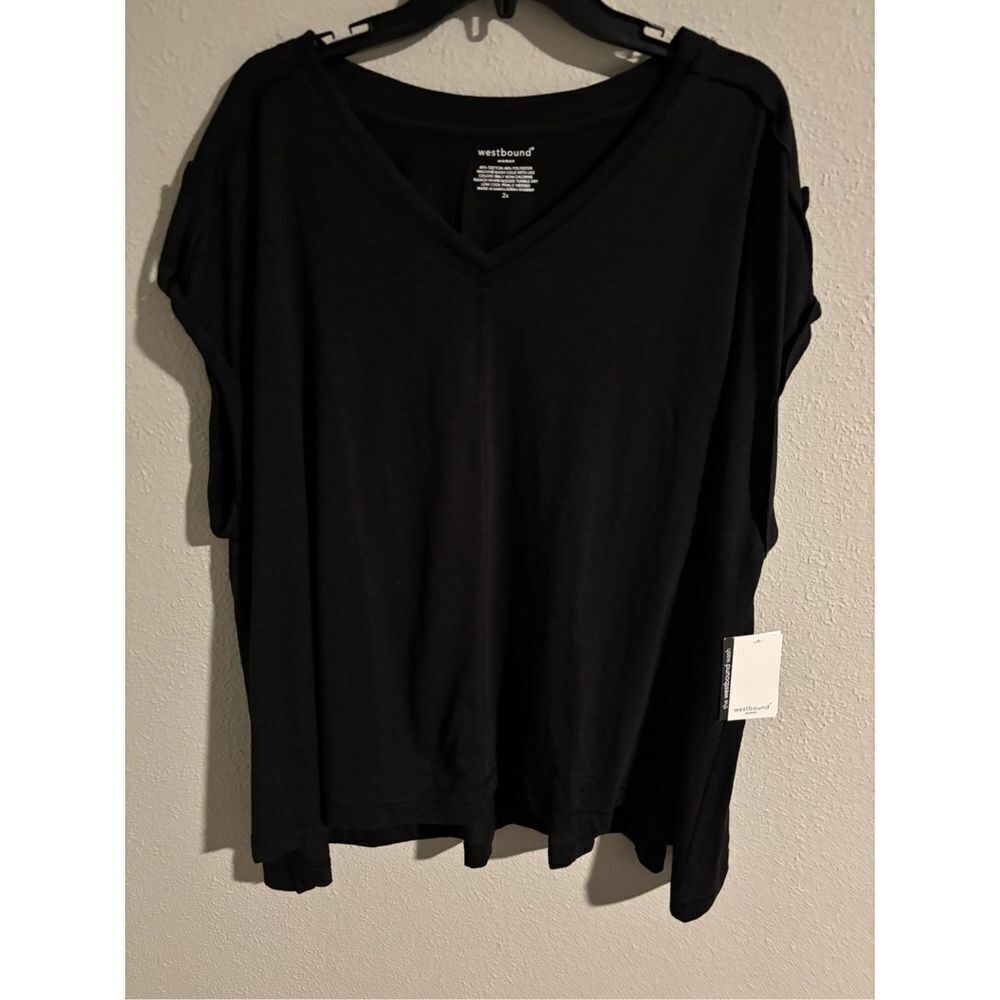 ❤️NWT Westbound Women’s V-Neck Top